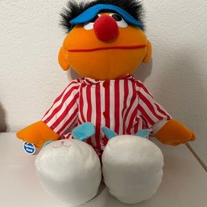 1996 Ernie Plush in Pjs Needs Batteries New